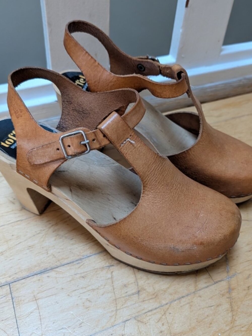 Swedish Hasbeens brown leather clogs / 38